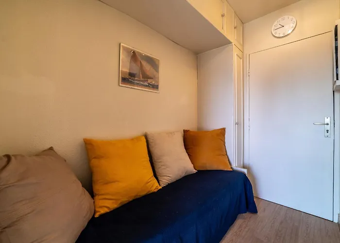 Ormarine By Interhome Daire Le Lavandou